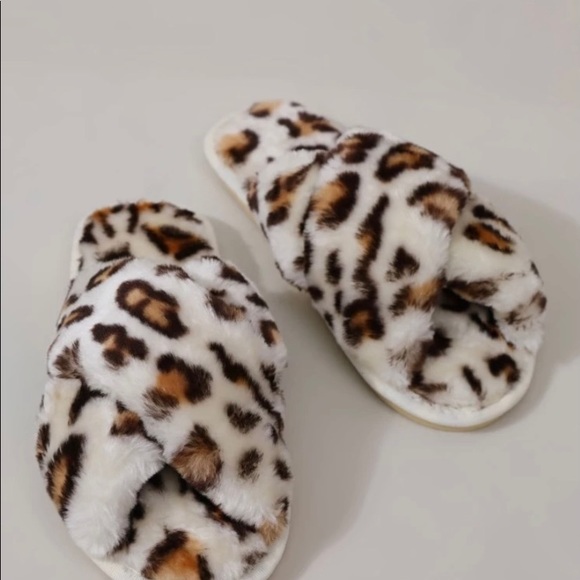 Leopard Cross Fluffy Slippers - Picture 2 of 4